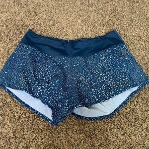 Oiselle Roga Shorts (Curfew Onna Print) Size 4